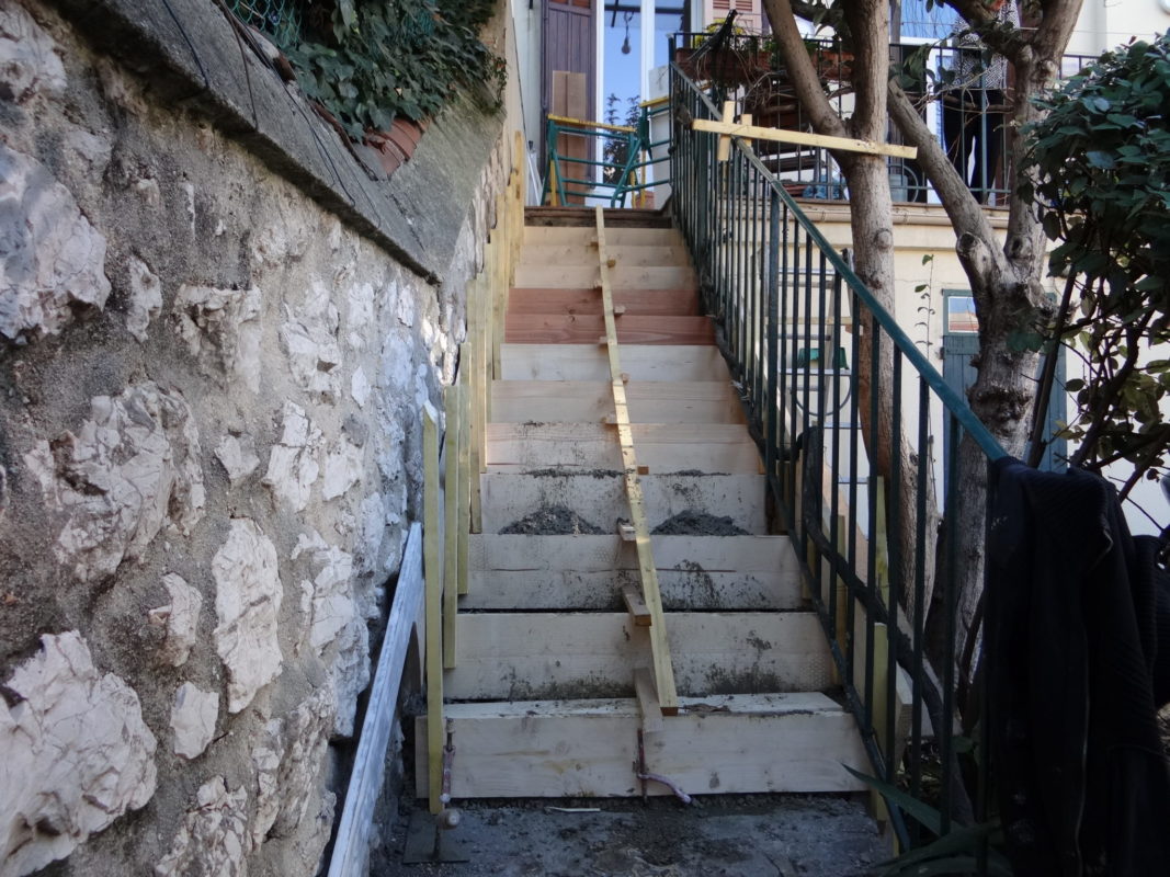 création d'un nouvel escalier exterieur dans une maison de ville a marseille