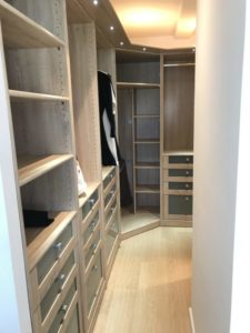 creation et amenagement d'un dressing dans un appartement renove par Cprim