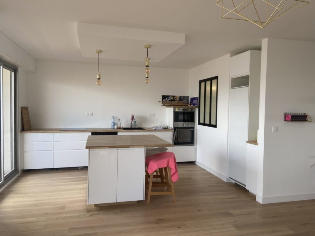cuisine renovee avec ilot appartement marseille 13006
