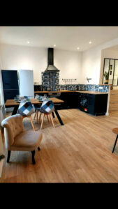 cuisine ouverte refaite avec credence bleue