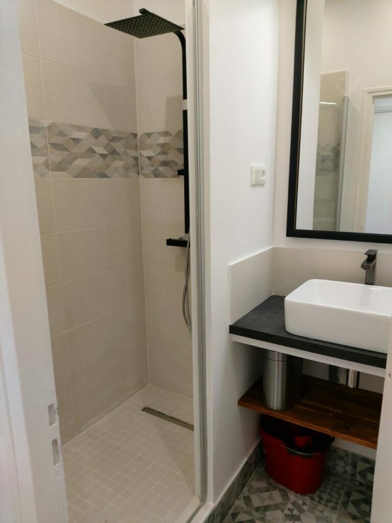 salle de douche renovee appartement 13002 marseille