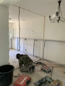 travaux de renovation de la cuisine en cours