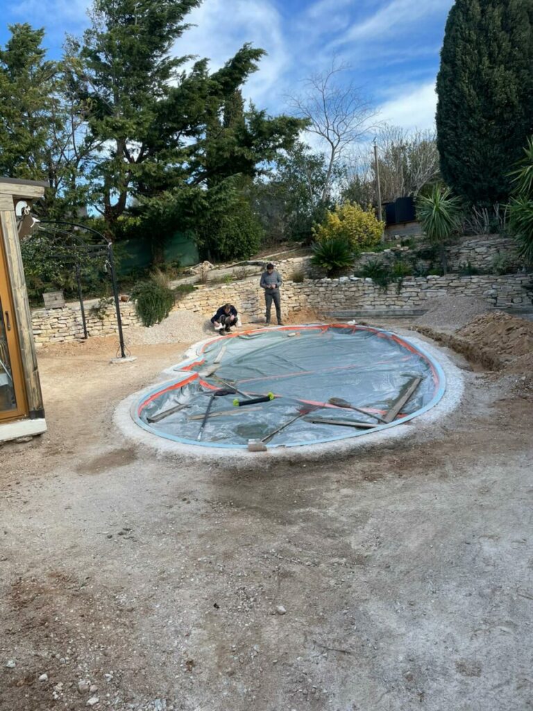 espace piscine exterieure avant travaux carrelage