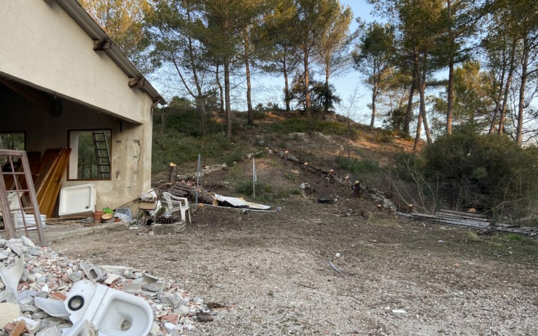 jardin avant la construction d'une piscine exterieure