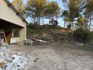 jardin avant la construction d'une piscine exterieure