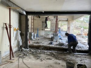 equipe cprim renovation marseille sur le chantier intégral d'une maison ancienne